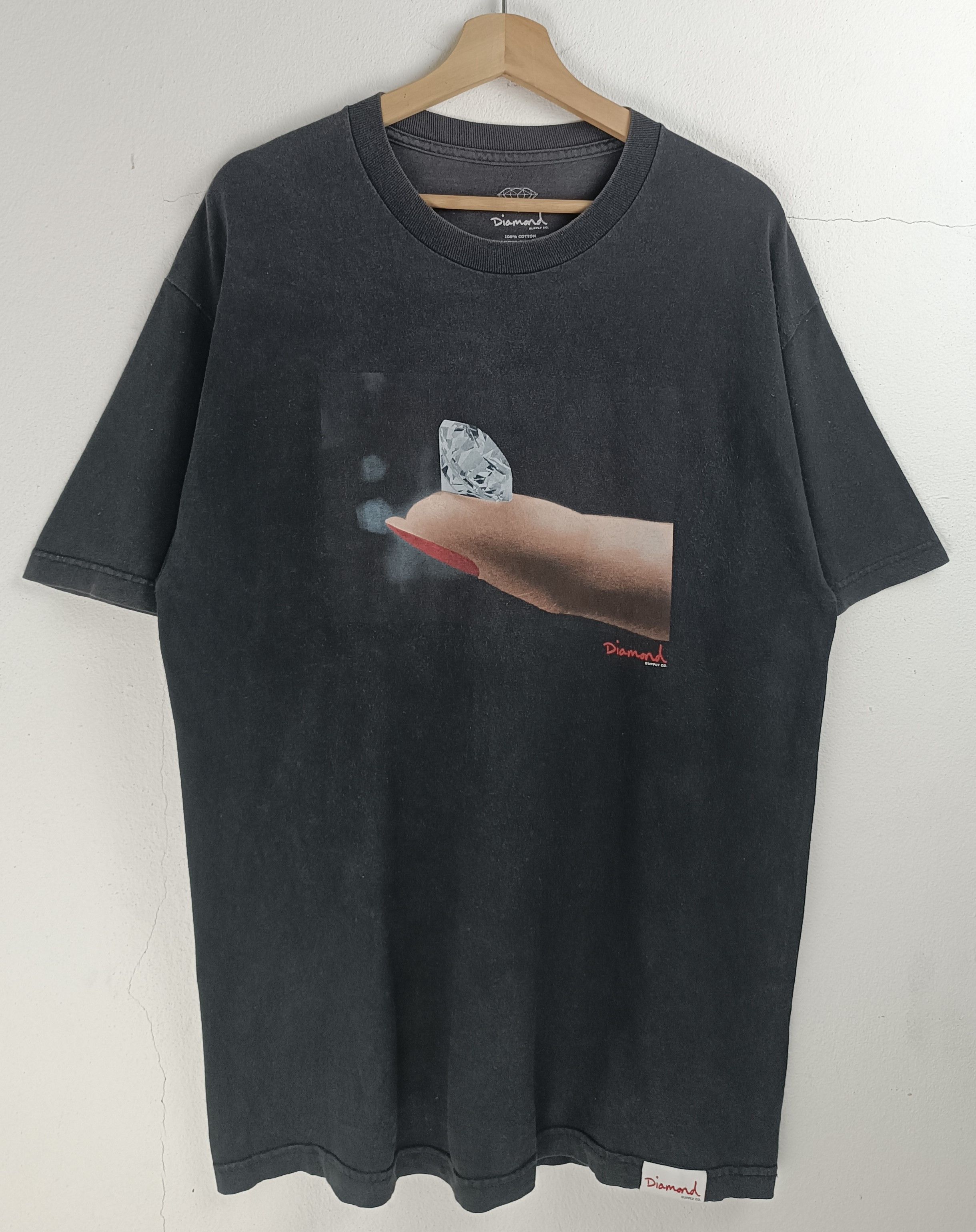 Diamond Supply Co. THRASHED FADED DIAMOND SUPPLY CO FINGER TEE VERY RARE Size US L / EU 52-54 / 3 - 3 Thumbnail