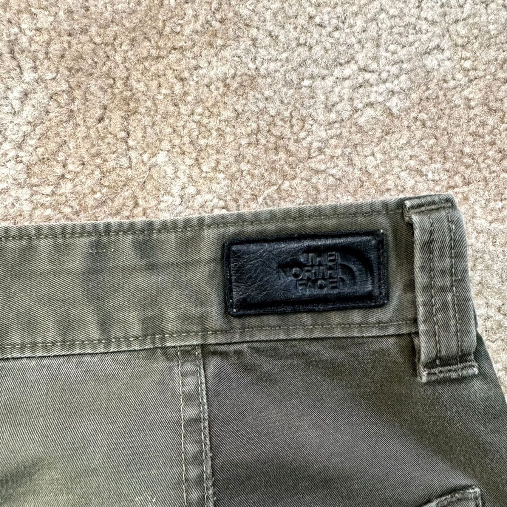 The North Face the North Face chino pants Men’s 36x30 Green Straight Leg Regular Waist 36 Inseam 30 Vintage: No Size US 36 / EU 52 - 6 Thumbnail