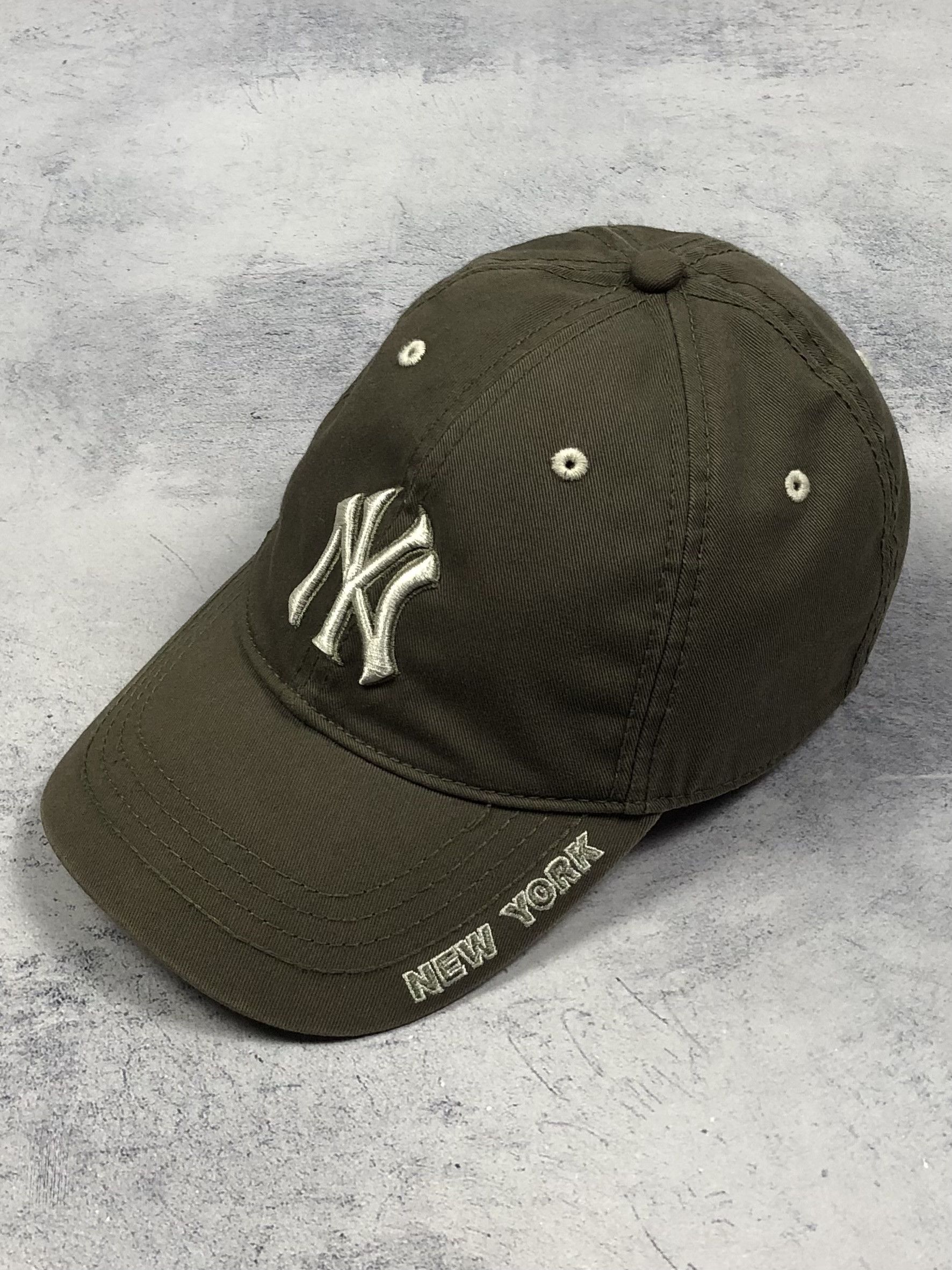 New York Yankees Vintage MLB New York Yankees Cap Size ONE SIZE - 1 Thumbnail