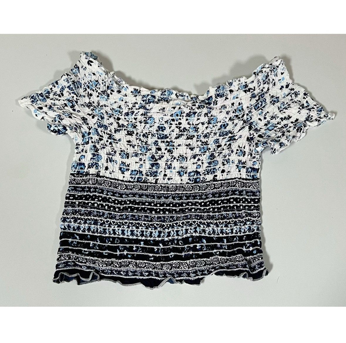 Japanese Brand White Blue Floral Off-The-Shoulder Crop Top Shirt Size S 💙✨ Size S / US 4 / IT 40 - 1 Thumbnail