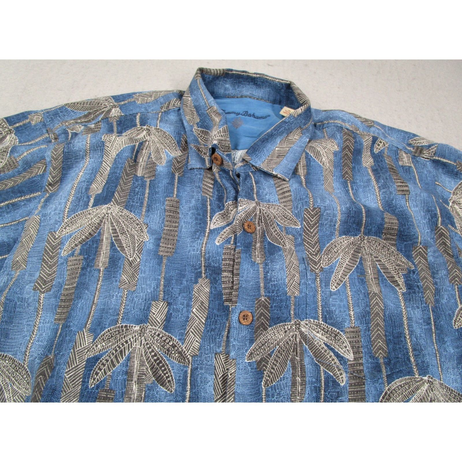 Tommy Bahama Tommy Bahama Shirt Mens XL Blue Silk Floral Palms Button Up Aloha Tiki Camp Size US XL / EU 56 / 4 - 2 Thumbnail