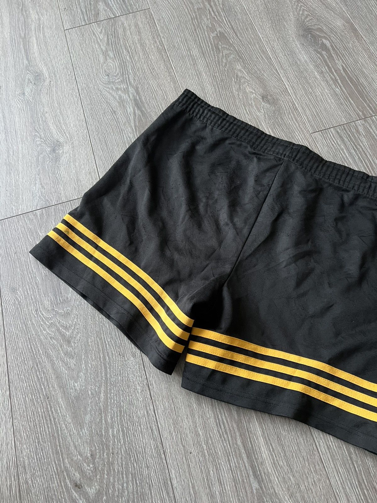 Adidas Vintage 90s Adidas Liverpool Shorts Football Soccer Size US 36 / EU 52 - 15 Thumbnail