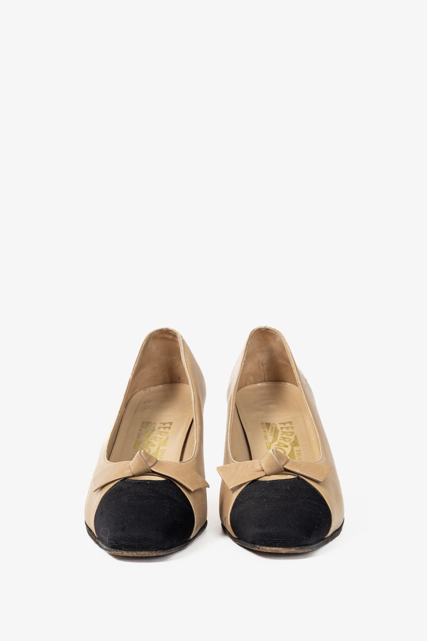 Salvatore Ferragamo Salvatore Ferragamo Beige Leather Bow Cap-Toe Pumps Size US 7 / IT 37 - 2 Thumbnail