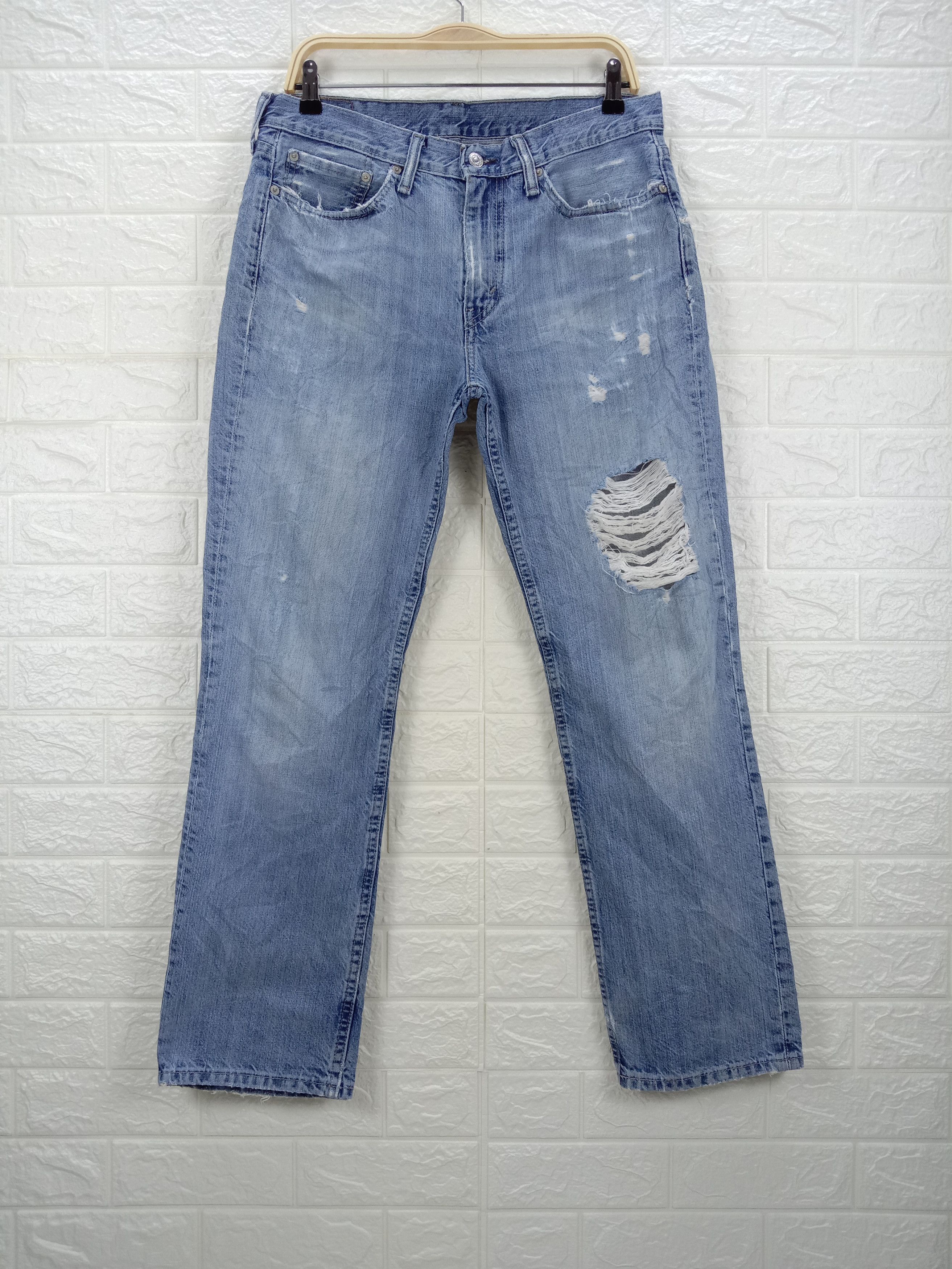 image of Distressed Denim x Levis Vintage Levi's 514 Slim Straight Ripped Jeans in Blue, Men's (Size 32)