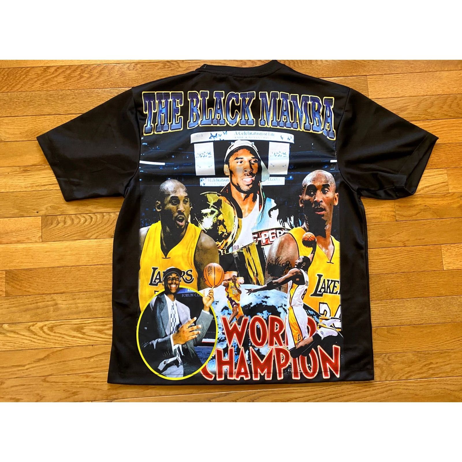 Vintage Kobe Bryant Black Mamba The World is Yours All Over Print T-shirt Mens sz Small Size US S / EU 44-46 / 1 - 2 Thumbnail