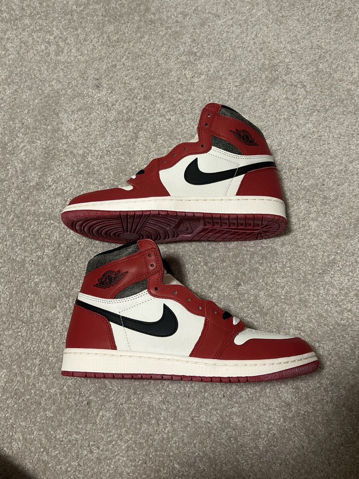 Jordan Brand × Nike Jordan 1 Retro High Chicago Lost and Found Size US 8.5 / EU 41-42 - 3 Thumbnail
