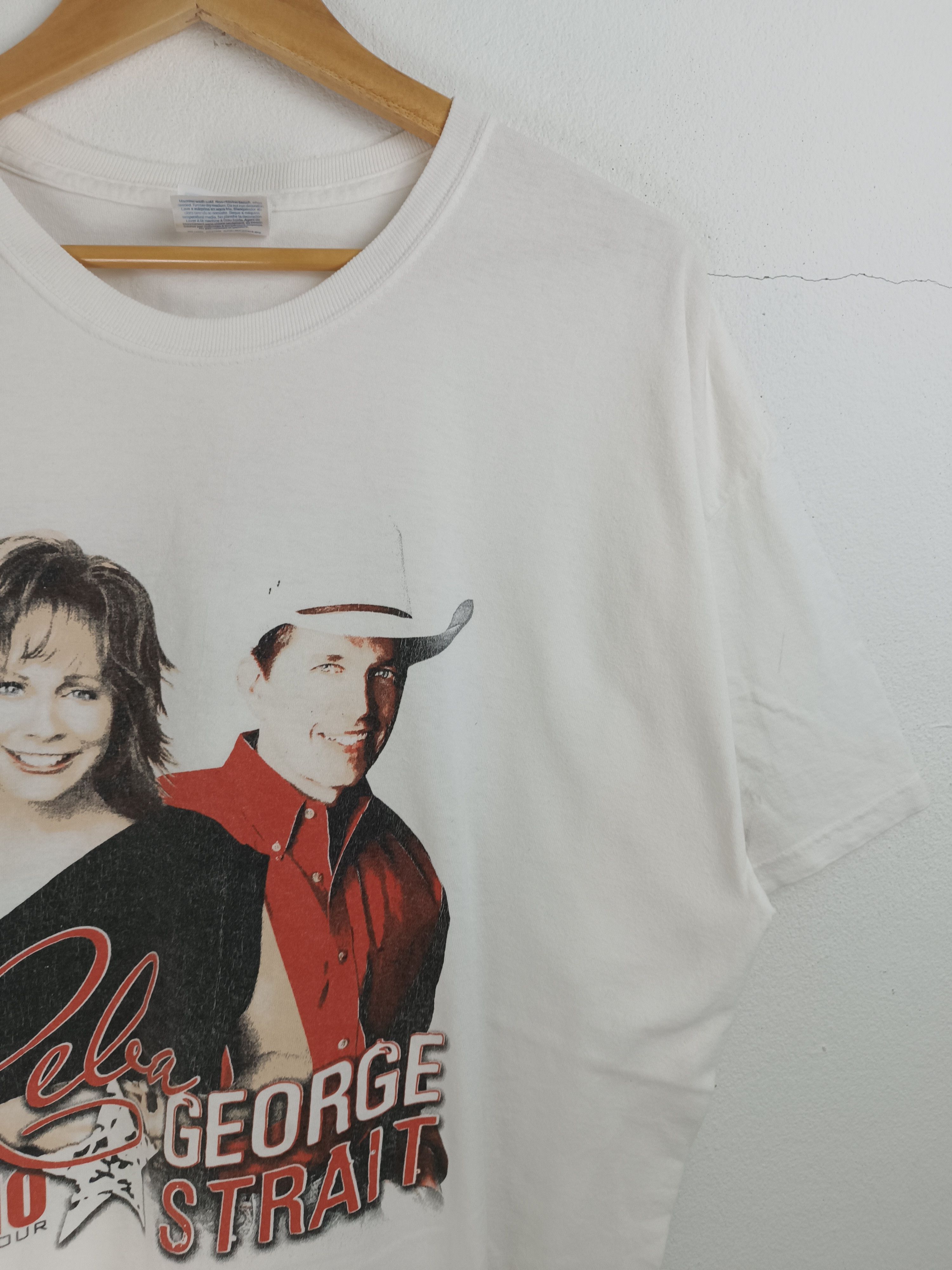 Vintage VINTAGE 2010 REBA & GEORGE STRAIT WOMACK TOUR TEE VERY RARE Size US XL / EU 56 / 4 - 6 Thumbnail