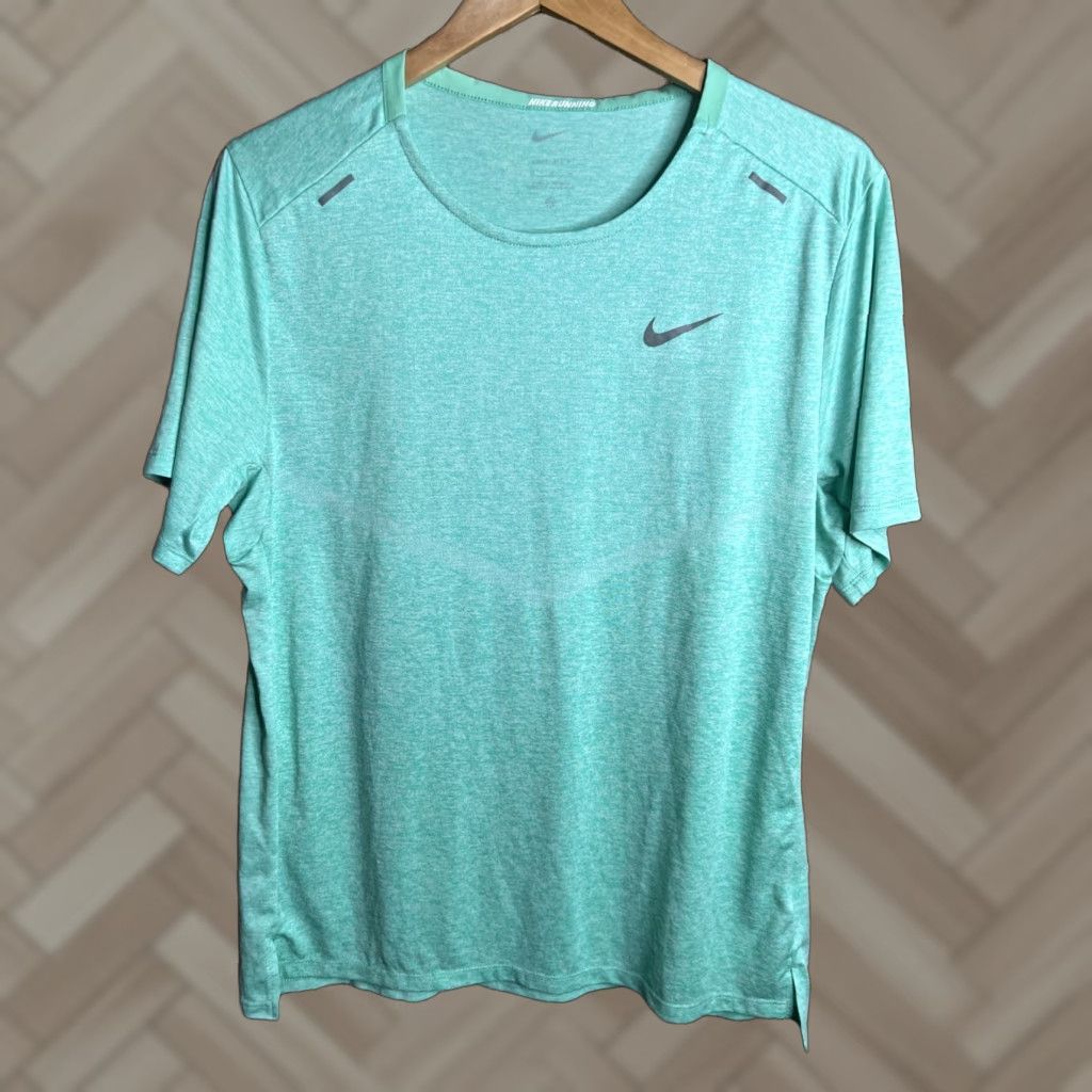 Nike Nike Dri-Fit T-Shirt Mens M Green Short Sleeve Crew Neck Pullover Breathable Lightweight 100% Polyester Running & Jogging Activewear Casual CZ9184-011 Size US M / EU 48-50 / 2 - 1 Thumbnail