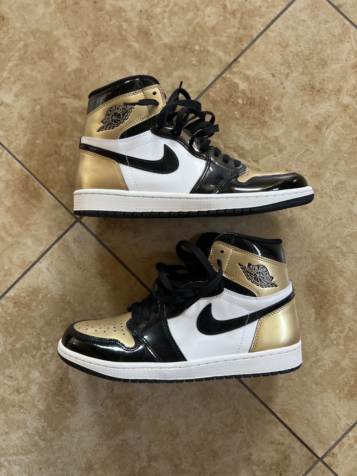 Jordan Brand × Nike Air Jordan 1 Retro High OG NRG “Gold Toe” Size US 9.5 / EU 42-43 - 1 Thumbnail