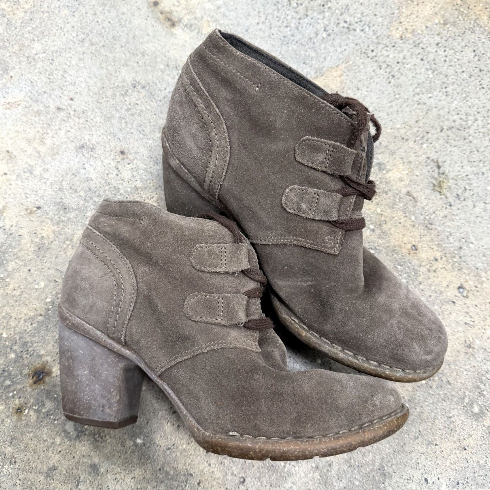 Clarks VINTAGE? Clarks Artisan Womens Carleta Lyon Ankle Bootie Khaki Cow Suede Size 7 M Size US 7 / IT 37 - 2 Thumbnail