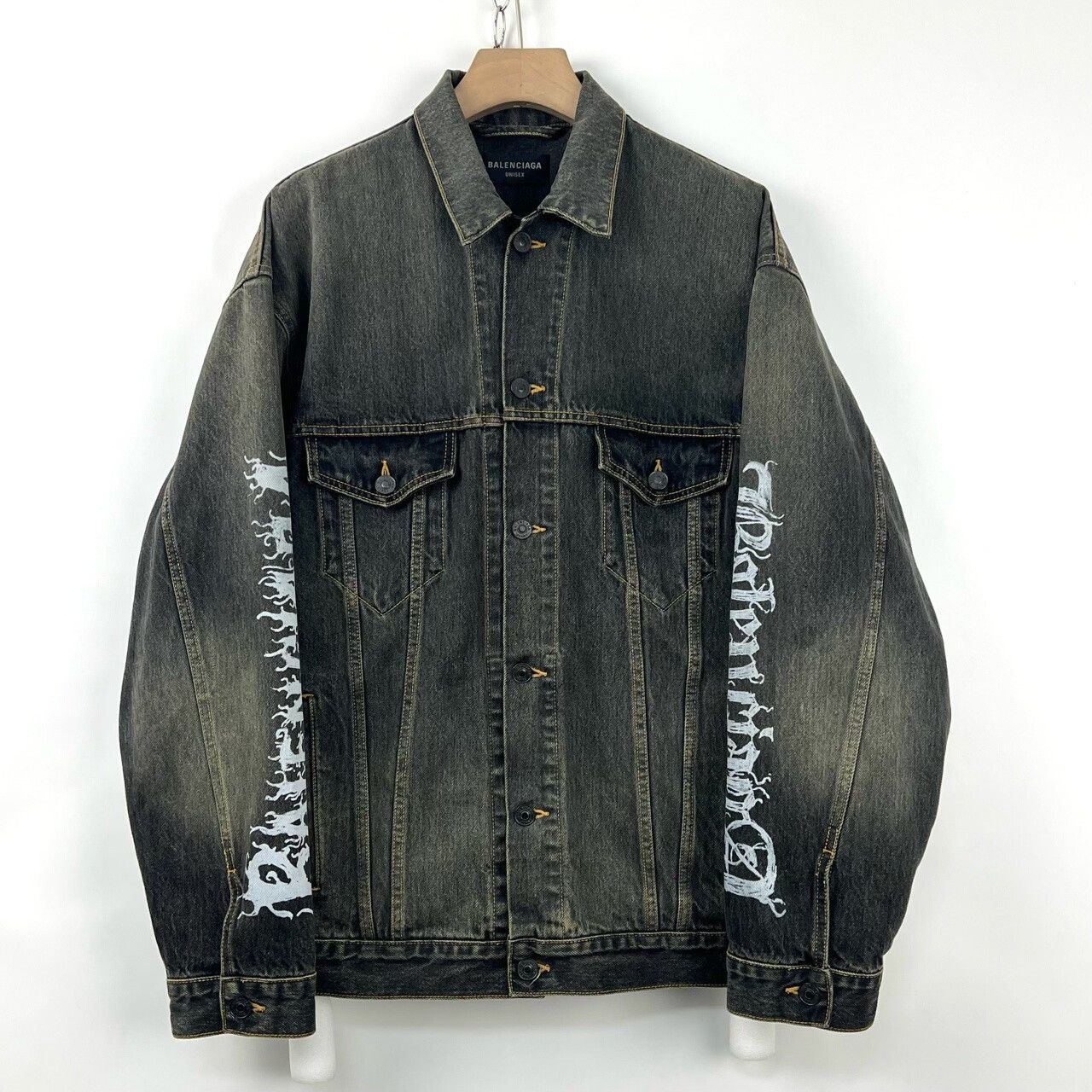 Balenciaga Balenciaga Dragon Year Graffiti Logo Denim Jacket Size XS / US 0-2 / IT 36-38 - 1 Thumbnail
