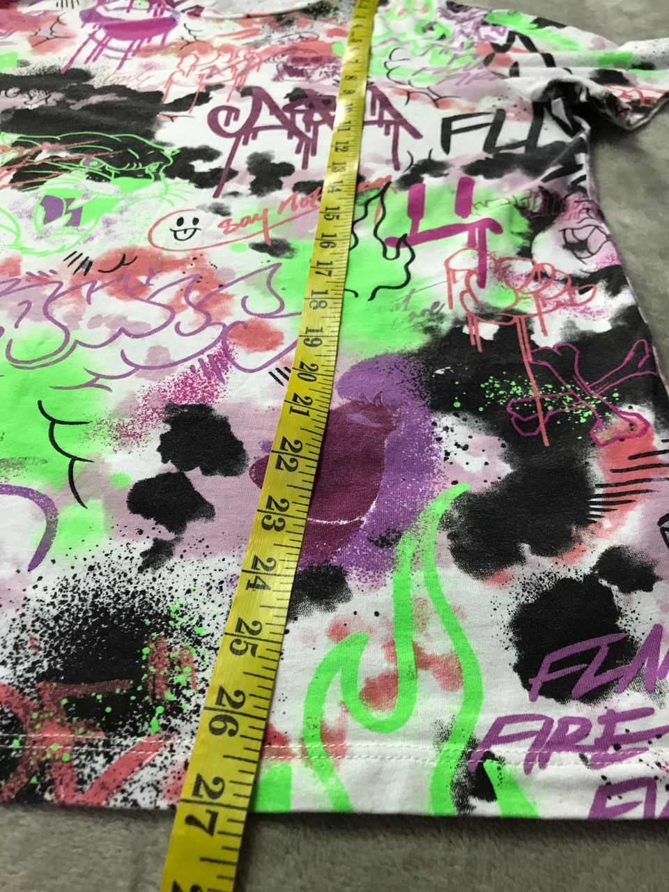 Bershka Bershka Graffiti T-Shirt Size US S / EU 44-46 / 1 - 6 Thumbnail