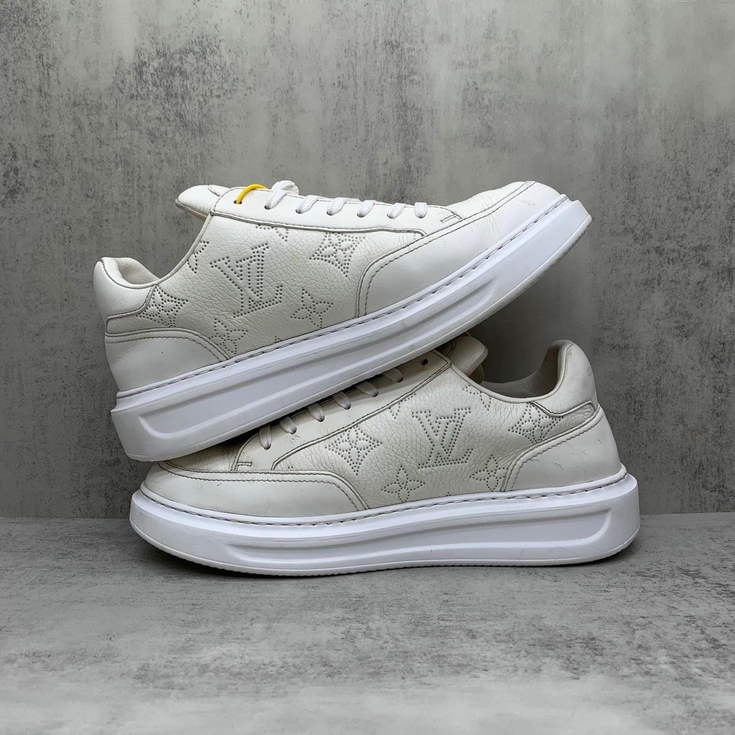 Louis Vuitton Louis Vuitton White Monogram Sneakers 41 Size US 8 / EU 41 - 3 Thumbnail