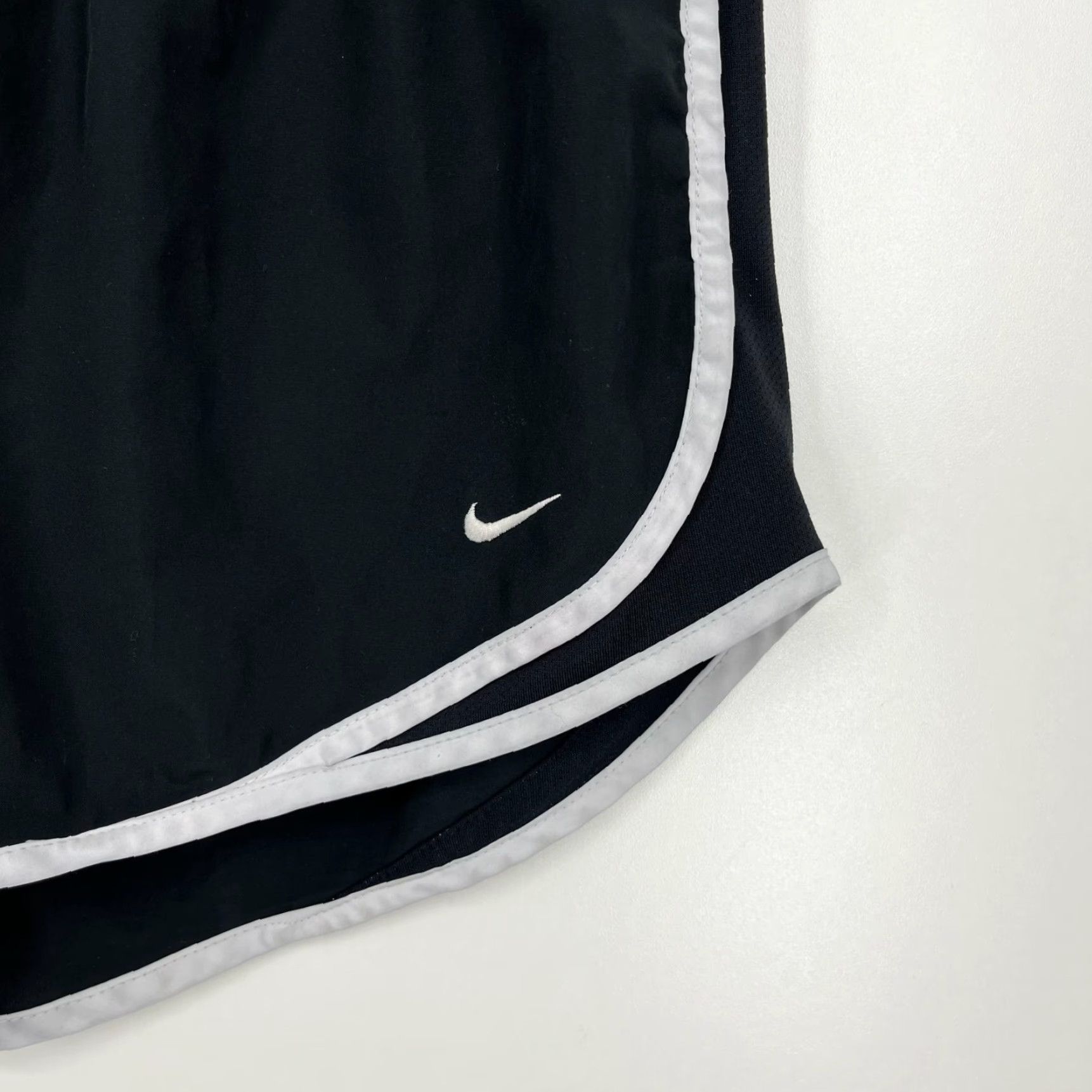 Nike Nike Active Shorts Women's M Black Lined Fit Dry Swoosh Logo Size 32" / US 10 / IT 46 - 4 Thumbnail
