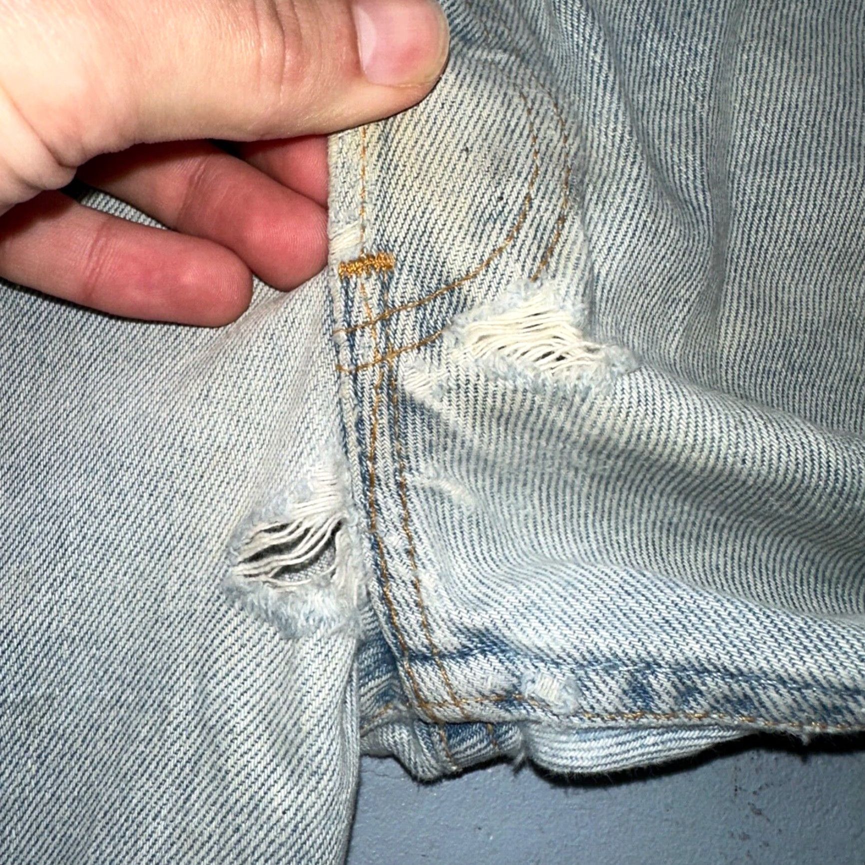 Levi's VINTAGE Levi's 501 Jeans Men Medium Straight Leg 90s Light Wash Blue 33x34 Size US 33 - 7 Thumbnail