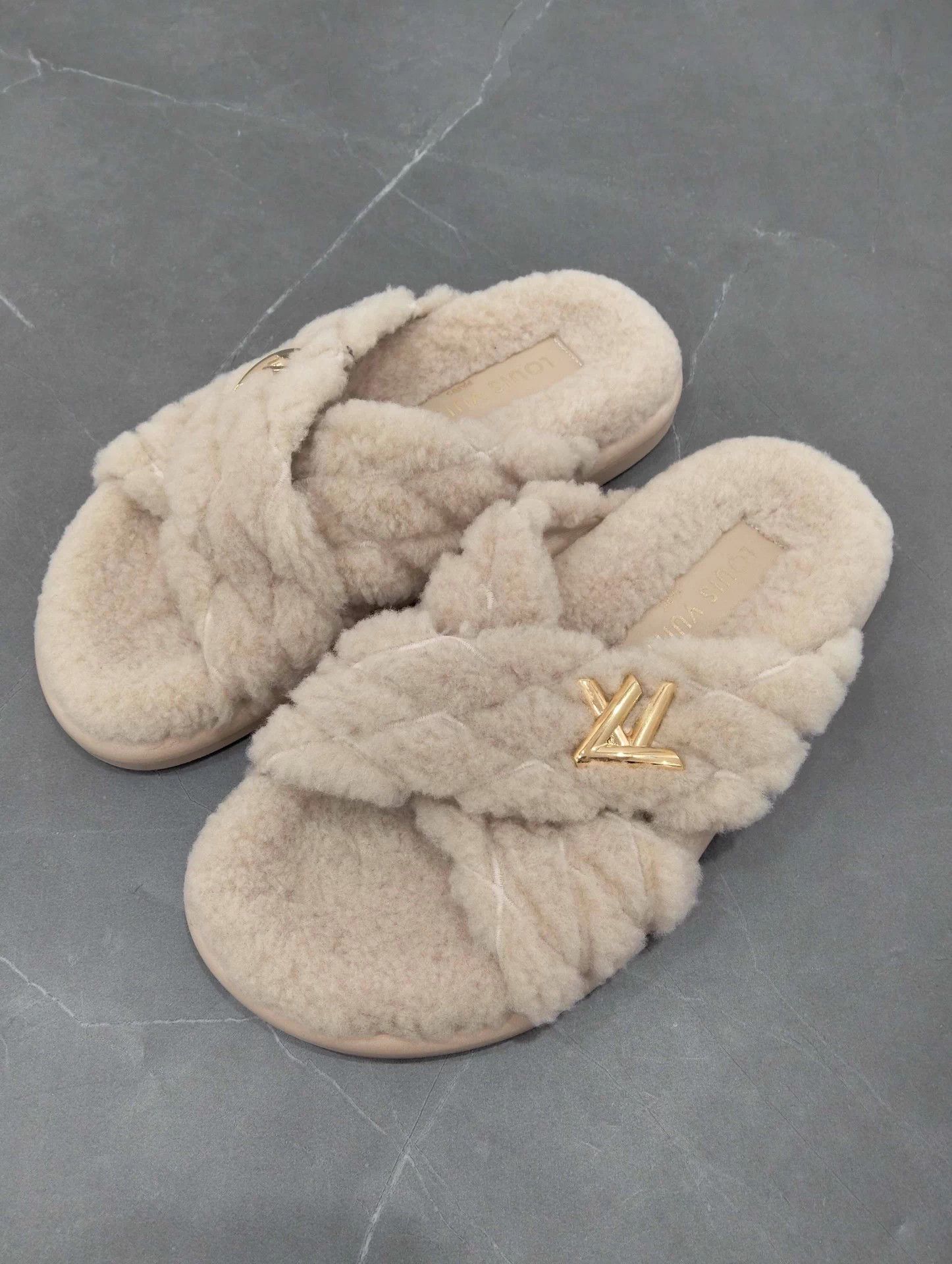 Louis Vuitton LV Xmas Limited Fur Slippers 36 Size US 5 / IT 35 - 1 Thumbnail