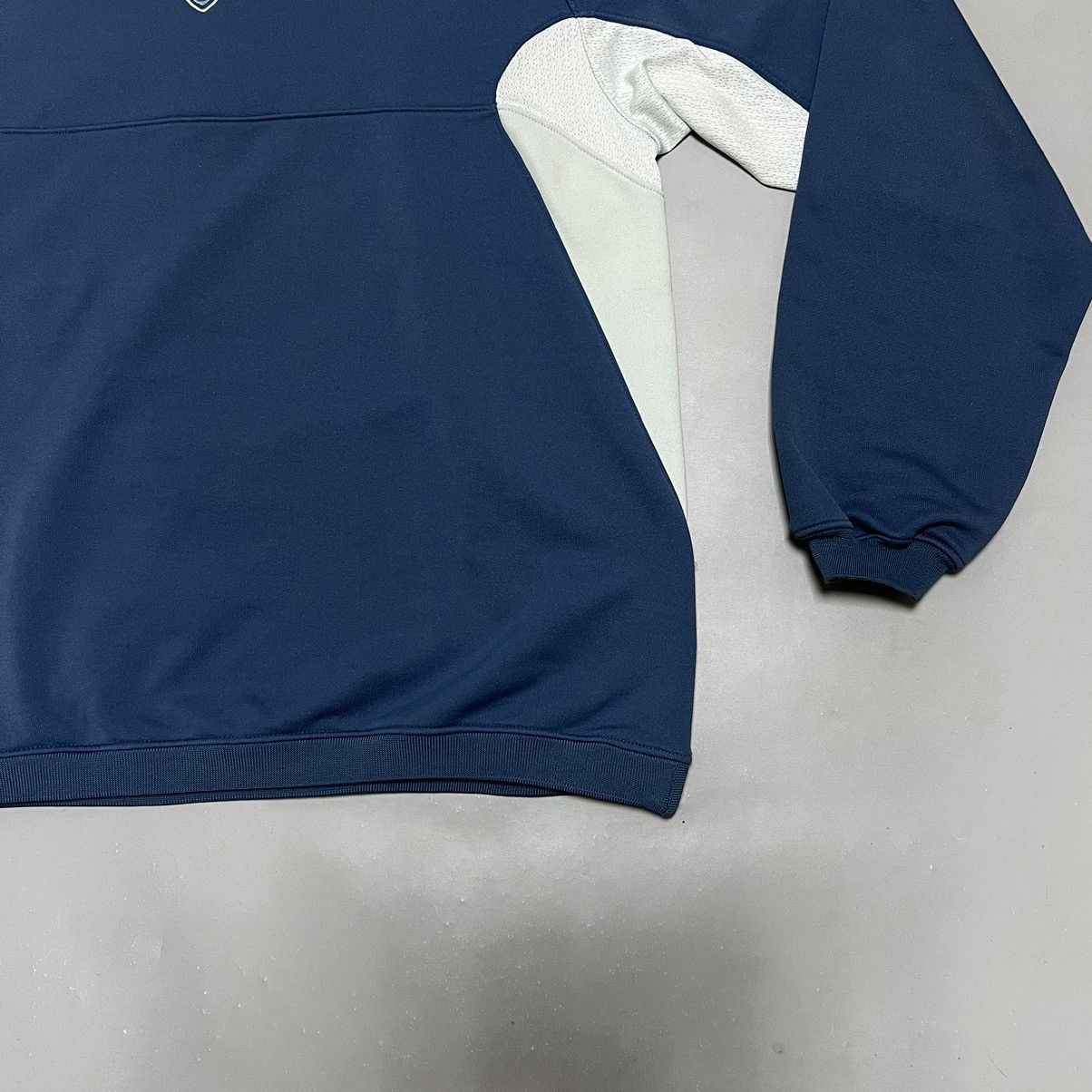 Nike × Vintage Vintage Nike y2k Center Logo Swoosh sweatshirt Size US S / EU 44-46 / 1 - 5 Thumbnail