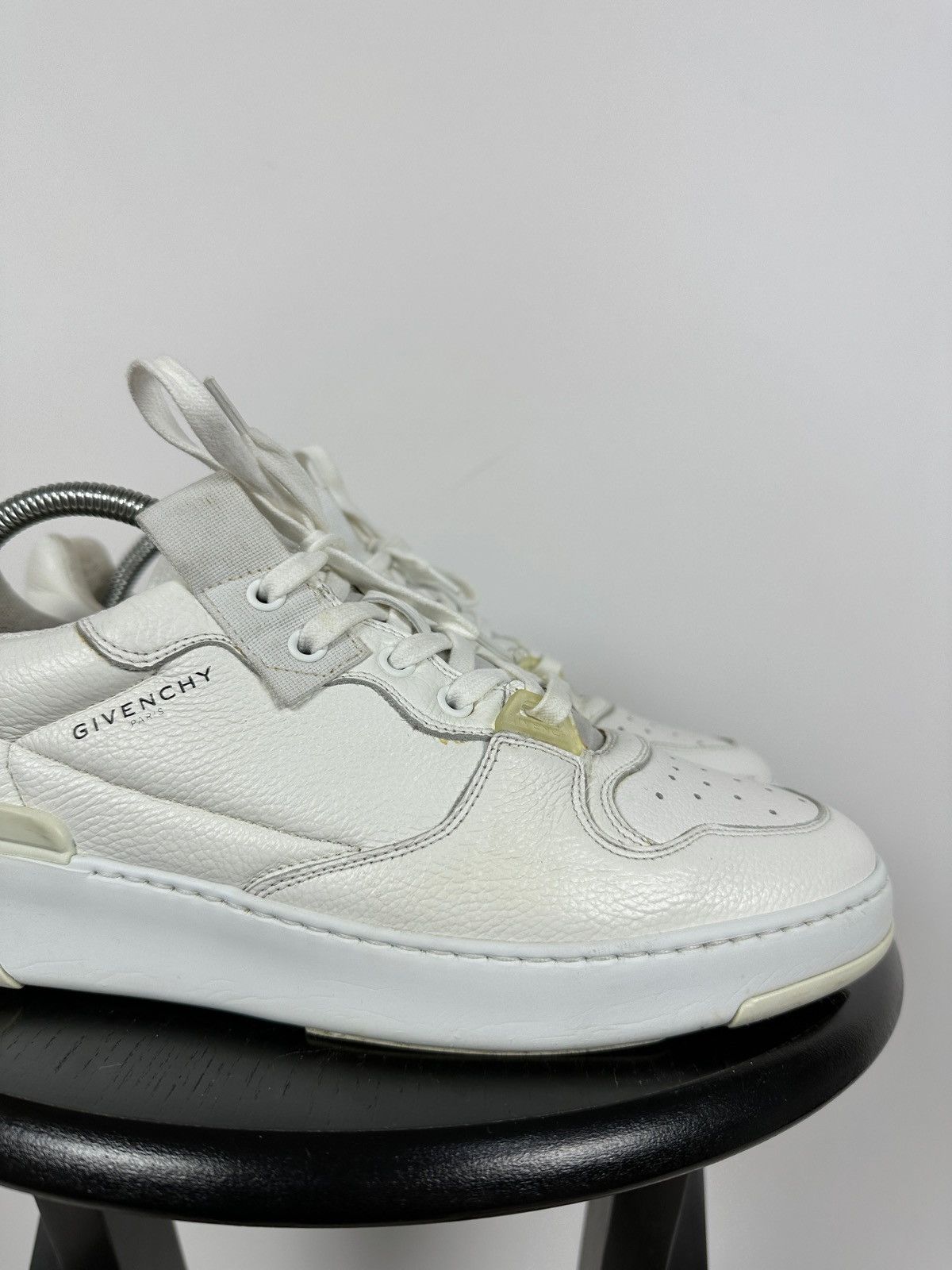 Givenchy Givenchy Wing Low Top White Sneakers Size US 8 / EU 41 - 13 Thumbnail