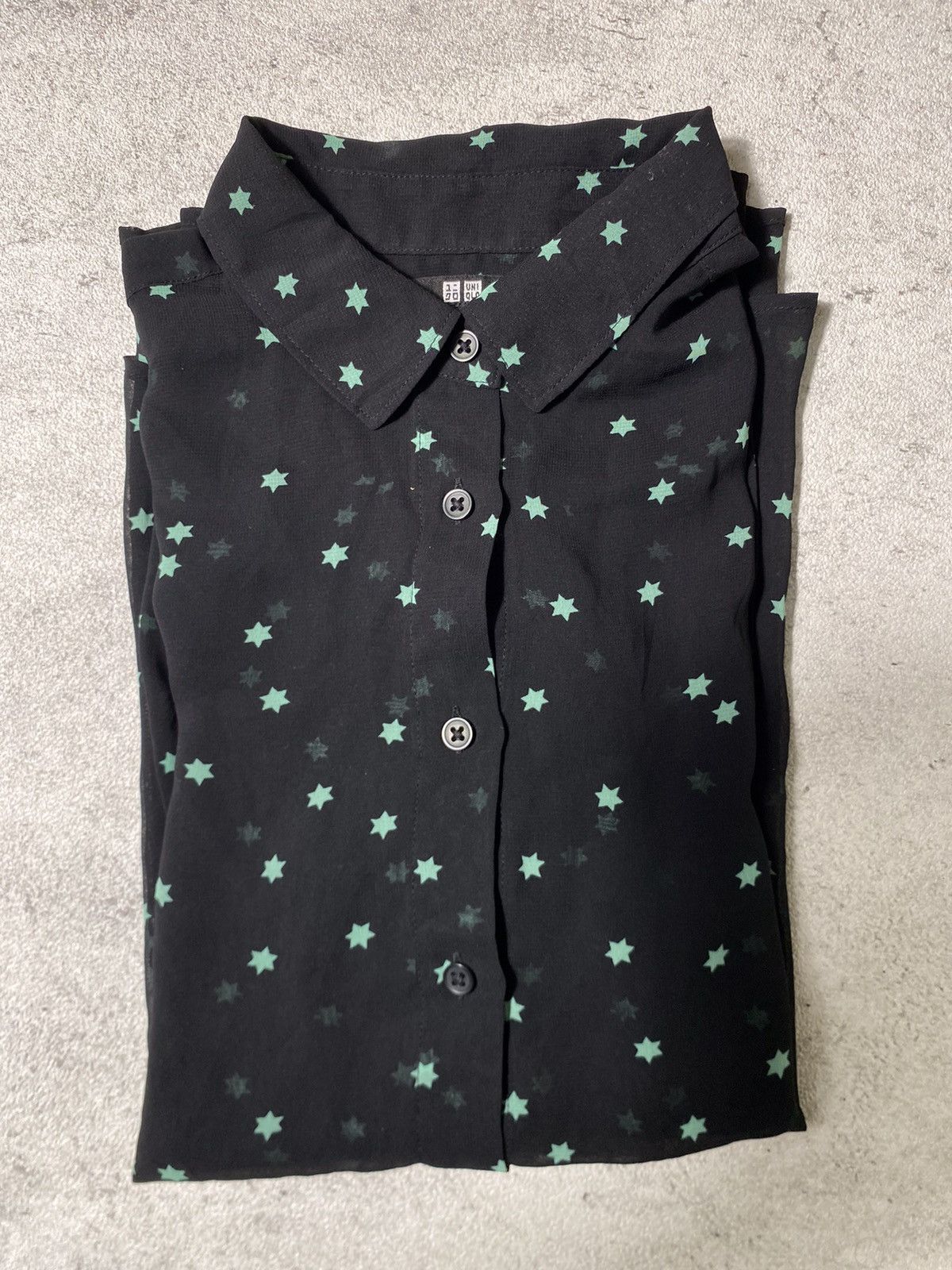 Uniqlo UNIQLO Button Ups A Sky Full Of Stars Size US S / EU 44-46 / 1 - 17 Thumbnail