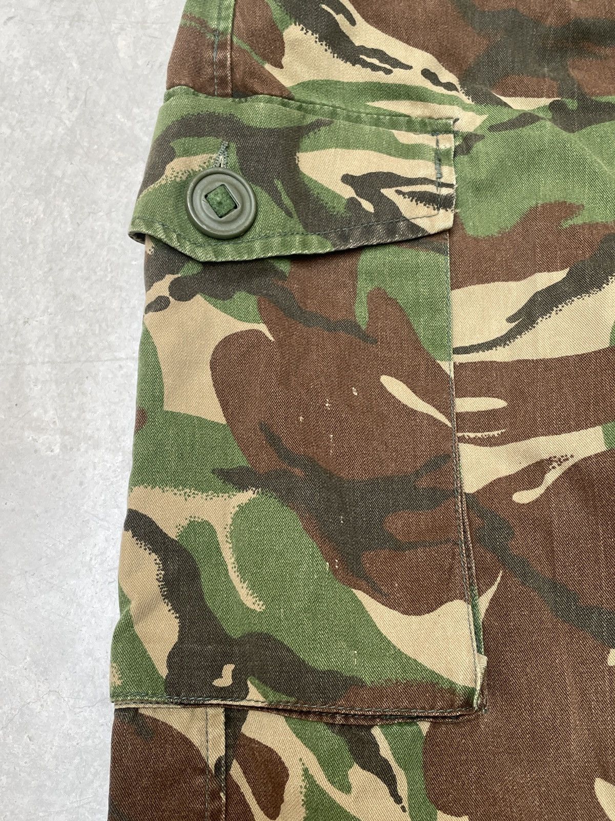 Vintage Vintage British Military Camo Cargo Pants DCTA Wide size 32 Size US 32 / EU 48 - 11 Thumbnail