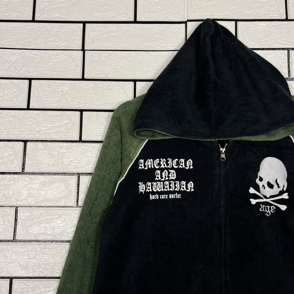 Vintage AMERICAN AND HAWAIIAN Hard Core Surfer Hoodies #4108-C187 Size US L / EU 52-54 / 3 - 6 Thumbnail