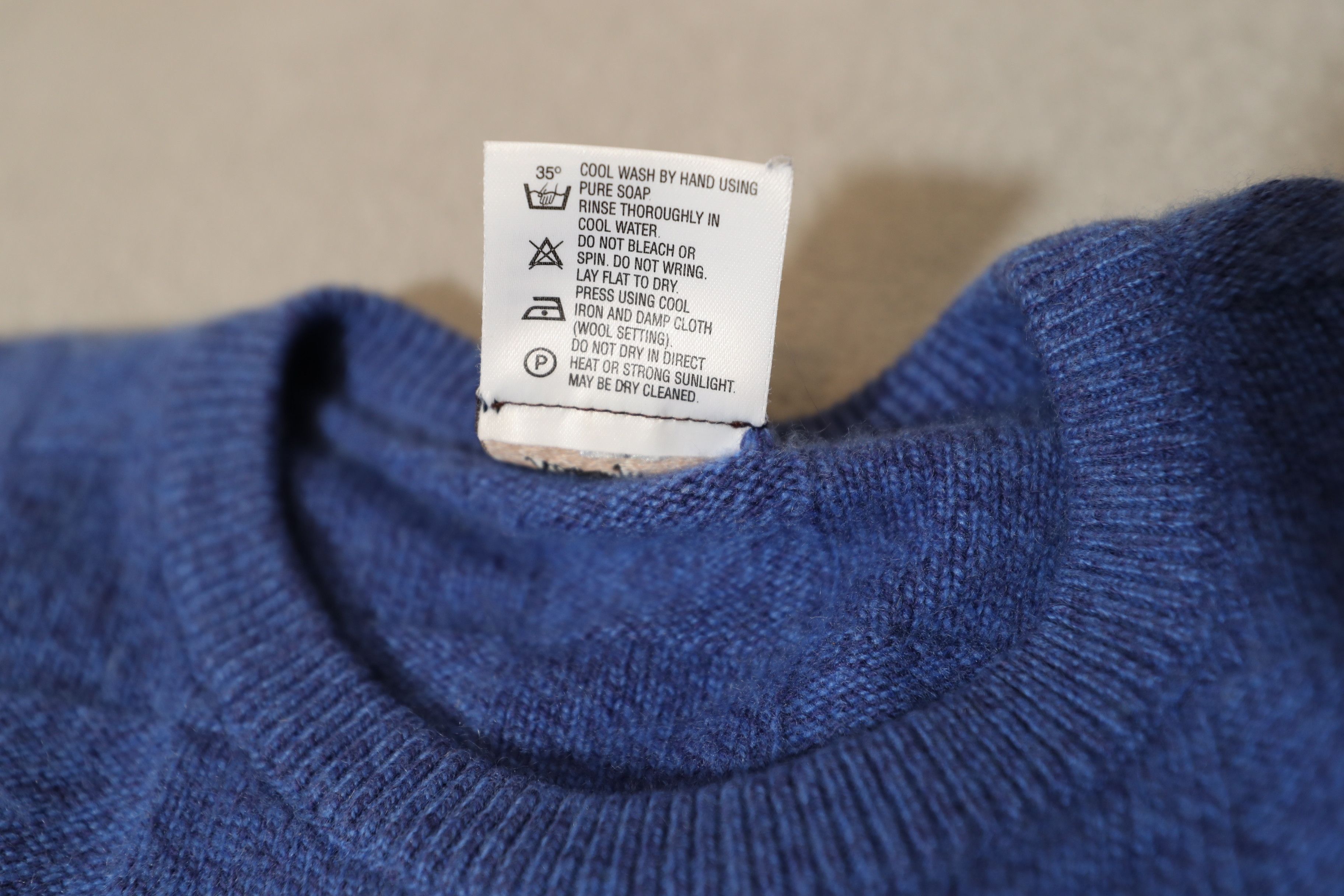 Neiman Marcus Neiman Marcus Blue Square Cashmere Sweater (M) Size US M / EU 48-50 / 2 - 10 Thumbnail