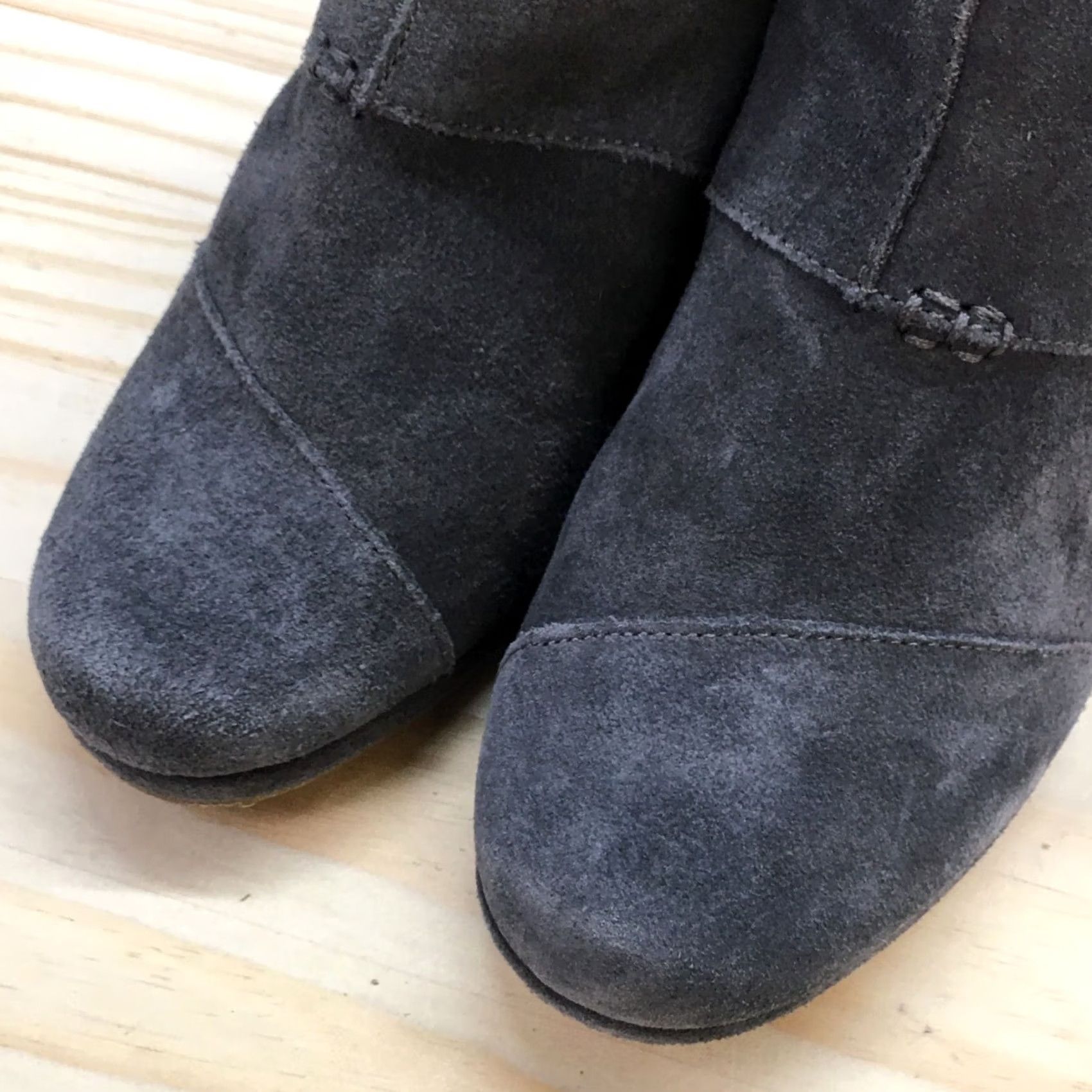 Toms TOMS Boots Womens 9 Ankle Booties Wedge Heels Casual Gray Leather Zipper Bootie Mens, Womens, Girls Size US 9 / IT 39 - 5 Thumbnail