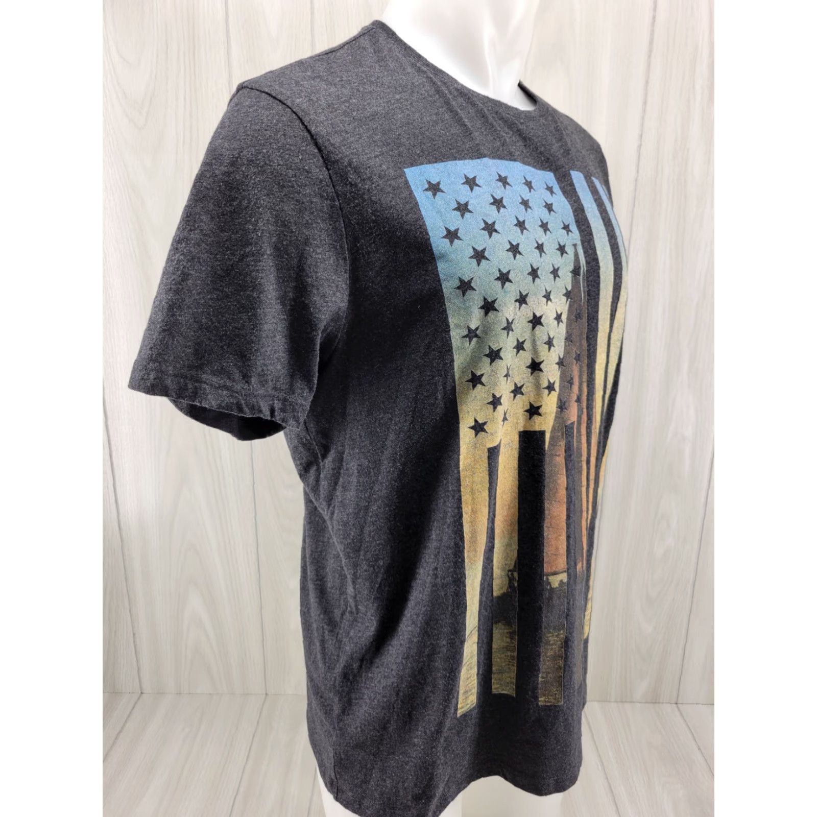 Banana Republic Banana Republic T-shirt Men Large American Flag Sail Boat Shirt Short Sleeve Gray Regular Logo Size US L / EU 52-54 / 3 - 4 Thumbnail