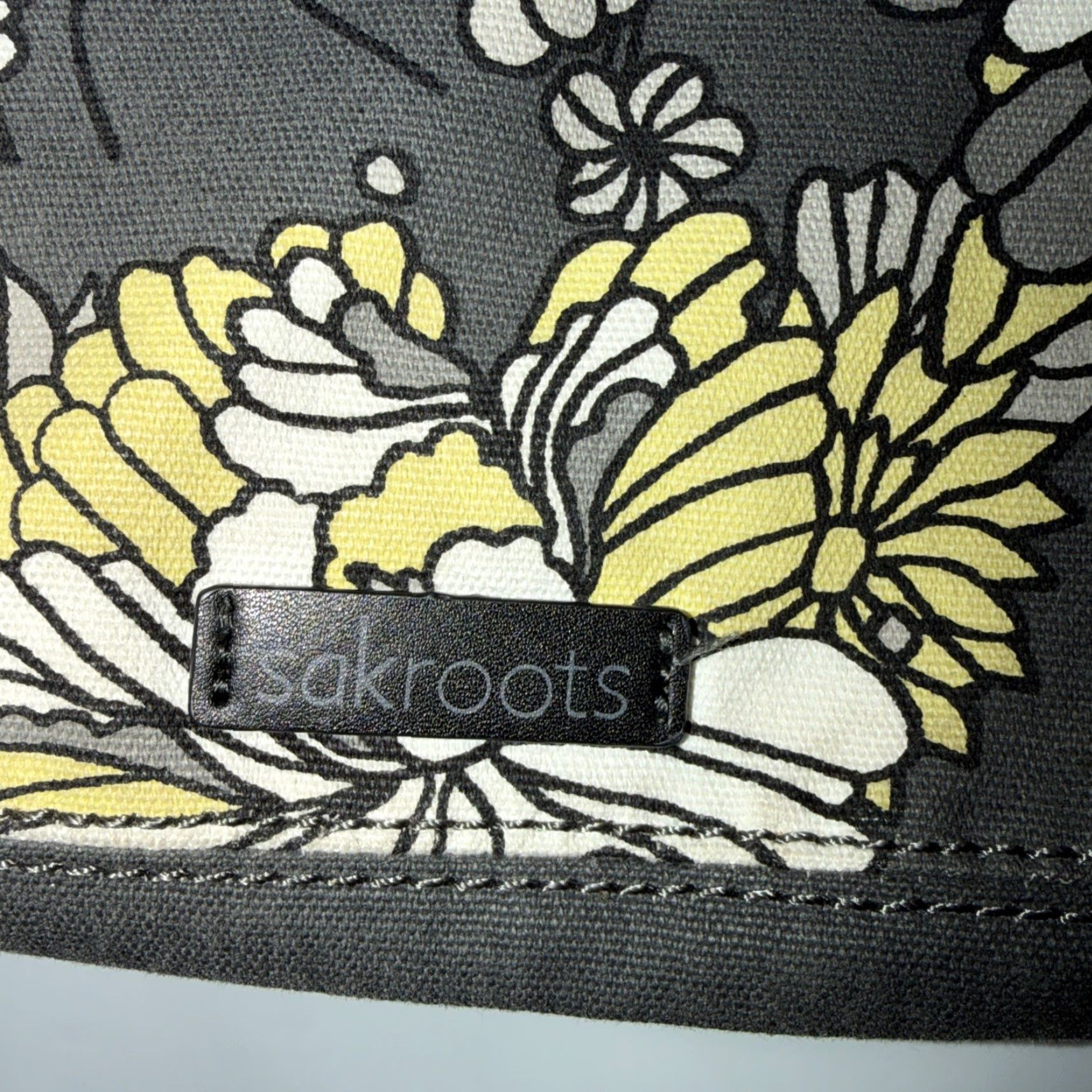 Vintage Sakroots Artist Circle Crossbody Purse Canvas Gray Yellow White Flower Blossom Floral Pattern, Zip, Adjustable Strap, Tote? Size ONE SIZE - 3 Thumbnail
