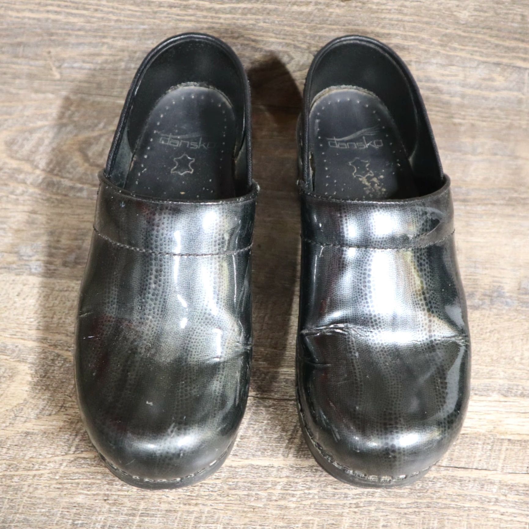 Dansko Dansko Black Clogs Women's US 6.5-7 EU 37 Patent Leather Arch Support Comfort Orthopedic Slip On Casual Workwear Size ONE SIZE - 3 Thumbnail
