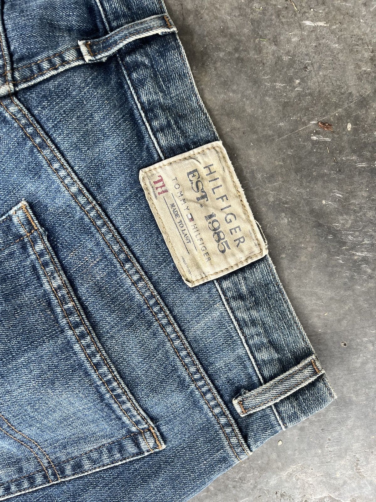 Tommy Hilfiger × Vintage Baggy Tommy Hilfiger Denim Size US 38 / EU 54 - 20 Thumbnail