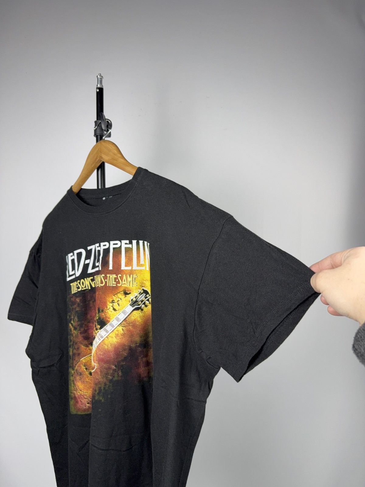 Led Zeppelin 00s Led Zeppelin “The Song Remains the Same” T Shirt Size US L / EU 52-54 / 3 - 4 Thumbnail