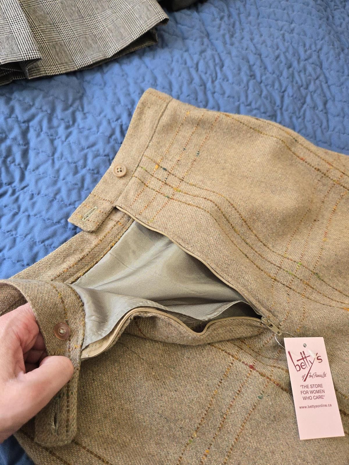 Designer Vintage Deadstock 1970s Mister Leonard Tan Plaid Midi Skirt Size 30" / US 8 / IT 44 - 6 Thumbnail