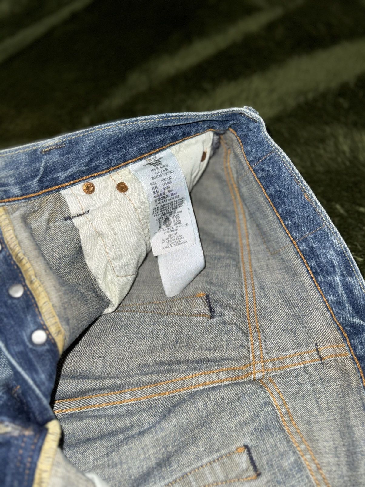 Levi's [W32/L32] 00s Levis 501 leather label washed denim pants Size US 32 / EU 48 - 4 Thumbnail