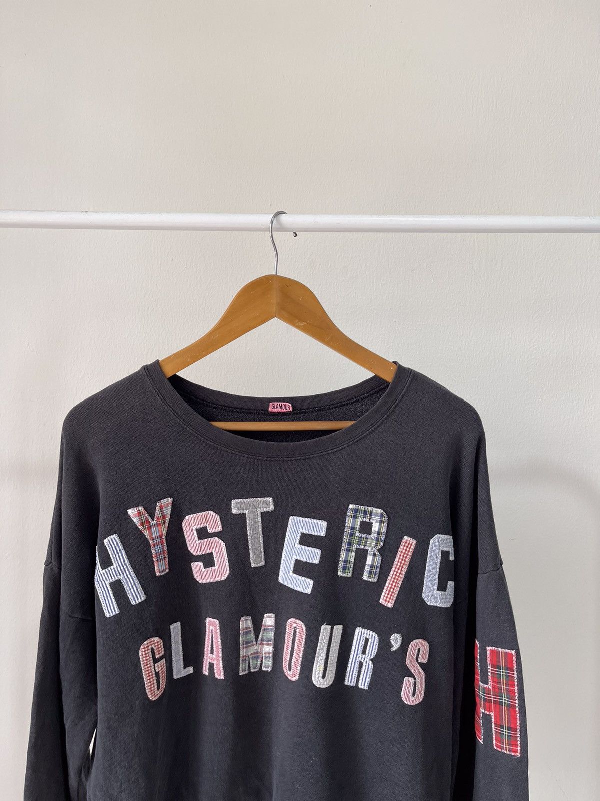Hysteric Glamour 80s Hysteric Glamour Patch Spellout Crop Sweatshirt Size US S / EU 44-46 / 1 - 3 Thumbnail