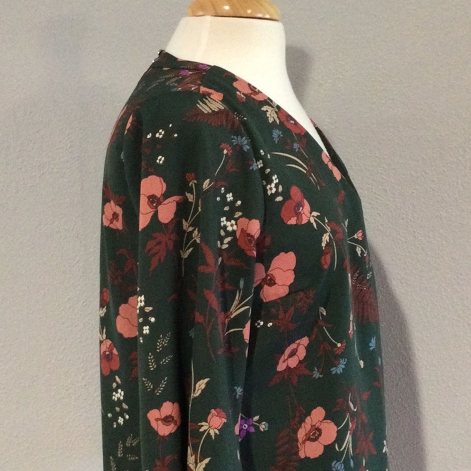 Other Skies Are Blue Floral V-Neck Keyhole Back Peplum Sleeve Sm Size S / US 4 / IT 40 - 5 Thumbnail