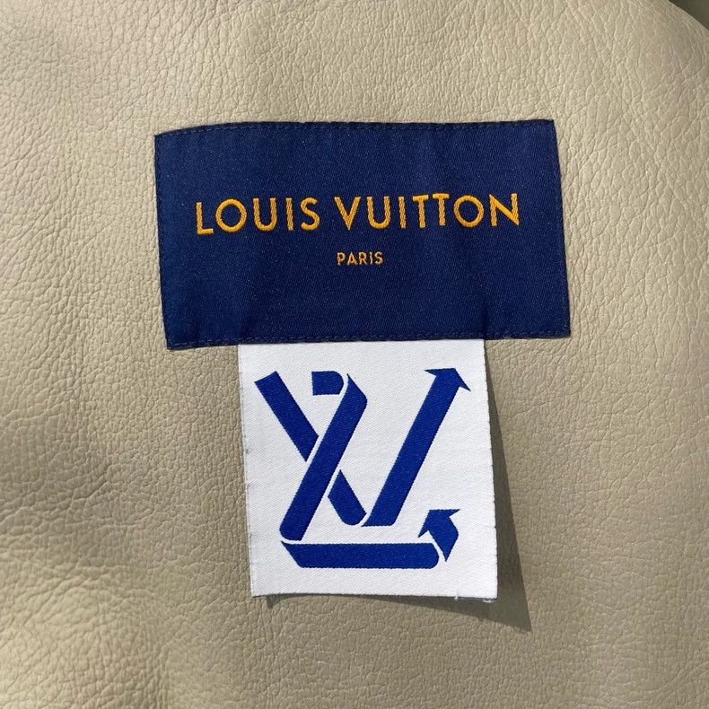 Louis Vuitton LOUIS VUITTON One-piece zip-up jacket with logo print pocke Size US L / EU 52-54 / 3 - 3 Thumbnail