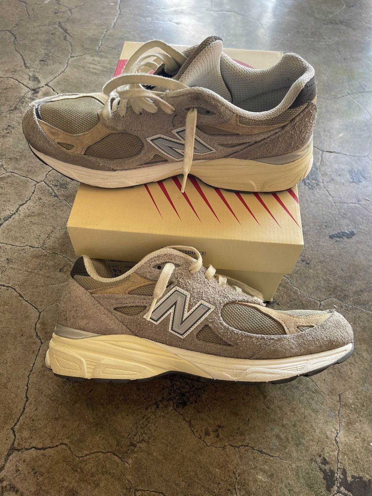 New Balance New Balance 990v3 Grey/Green Size US 9.5 / EU 42-43 - 3 Thumbnail