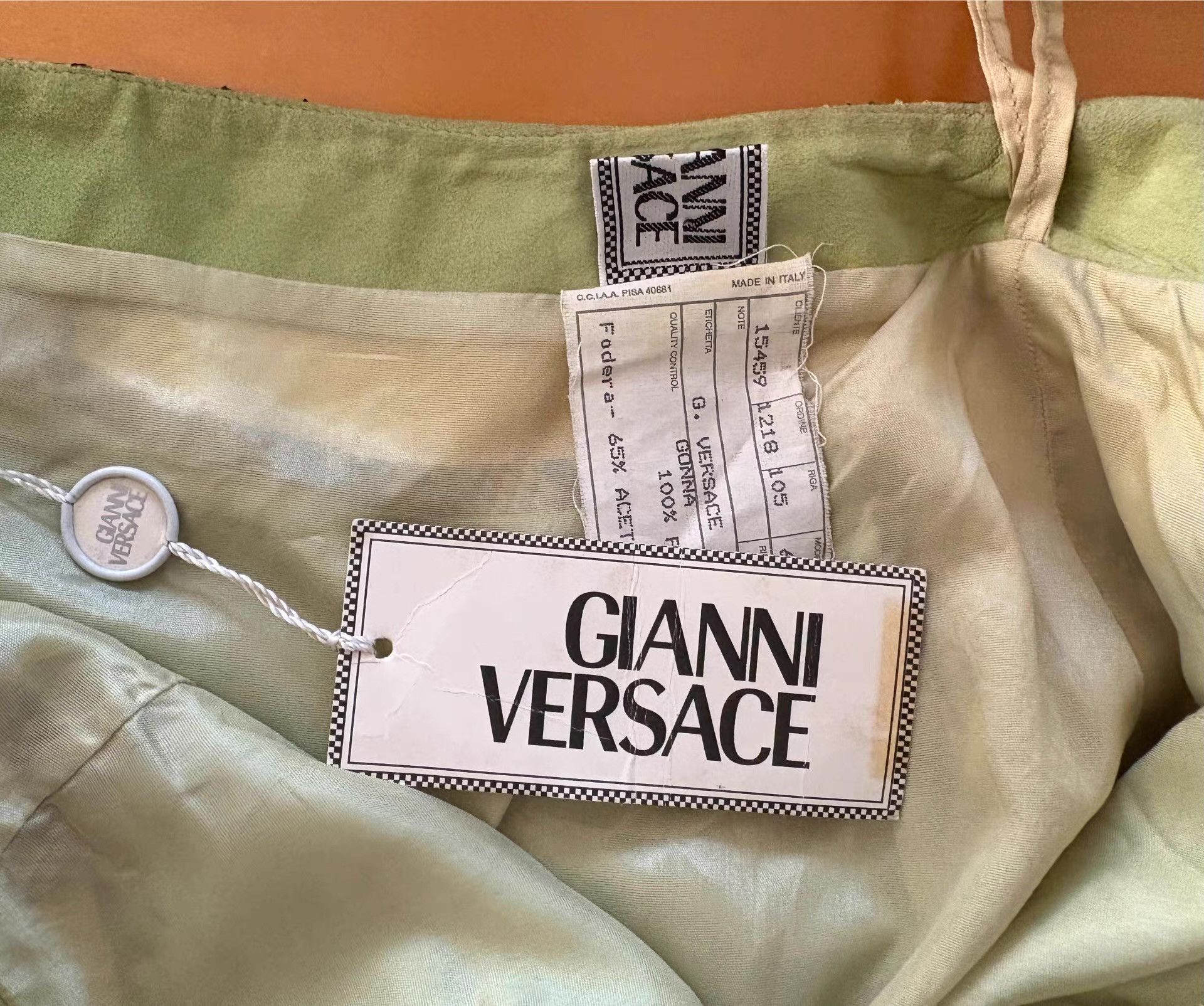Versace Gianni Versace Genuine Leather Mini Skirt。Ｑ21 Size 28" / US 6 / IT 42 - 5 Thumbnail