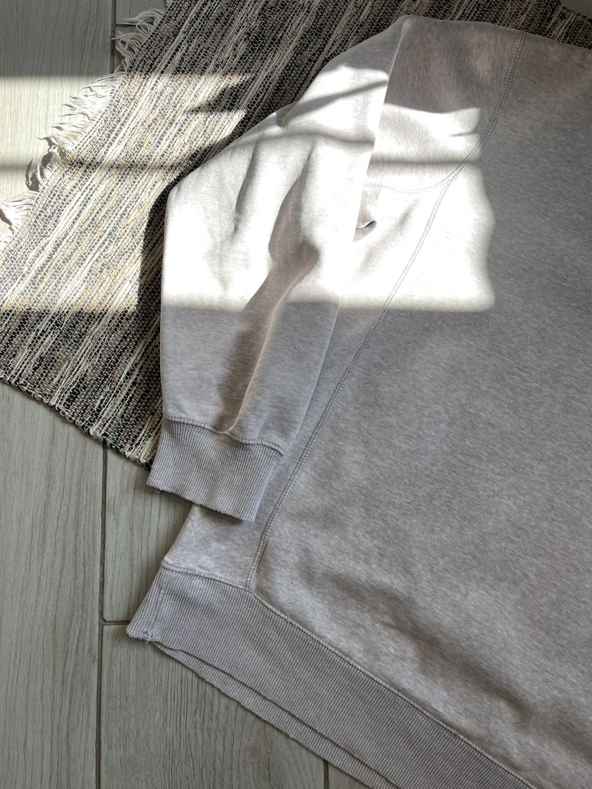 Nike × Vintage Vintage 00s Nike Sweatshirt Beige Distressed Minimalistic Size US L / EU 52-54 / 3 - 10 Thumbnail