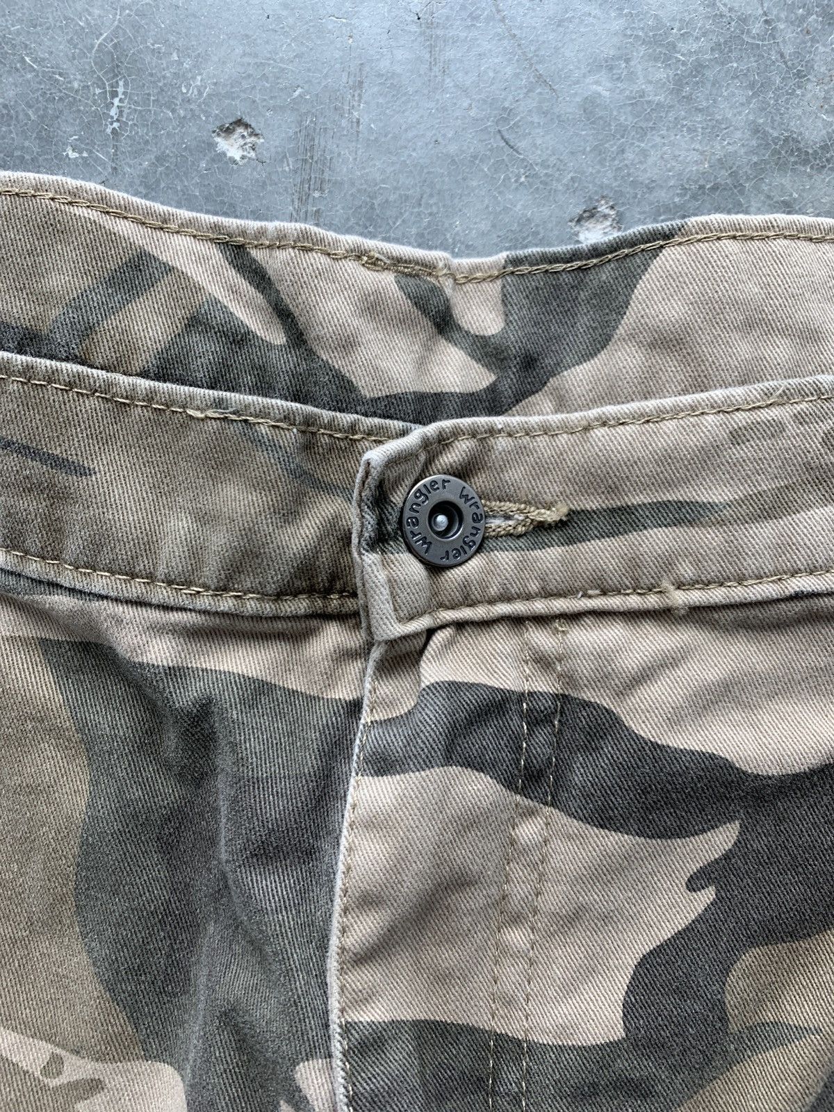 Vintage × Wrangler Vintage Y2K Wrangler Baggy Camo Cargo Pants Size US 36 / EU 52 - 4 Thumbnail