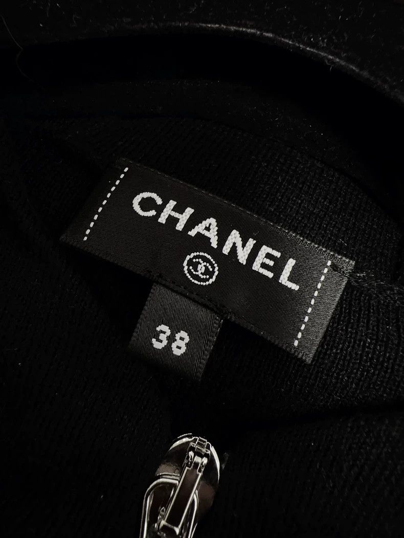 Chanel Chanel 25C Early Spring Show Black Hooded brooch Zipper Dr Size XS / US 0-2 / IT 36-38 - 5 Thumbnail