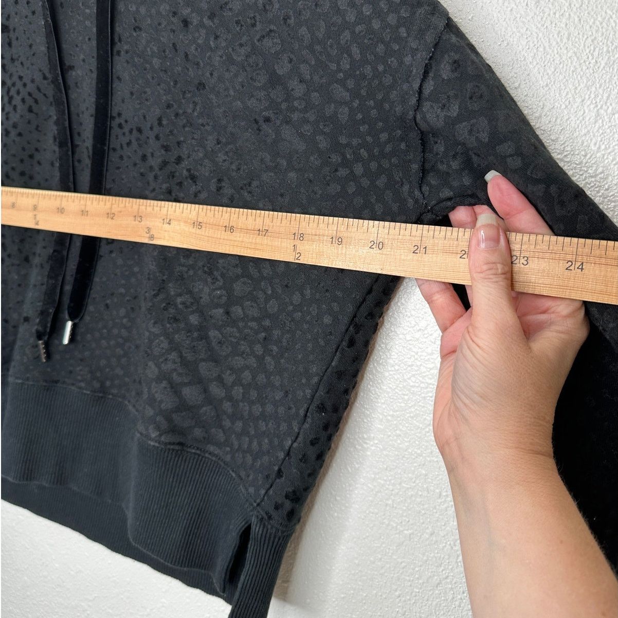 Other Black Tape Black Hooded Long Sleeve Cheetah Embossed Hoodie Size S / US 4 / IT 40 - 8 Thumbnail