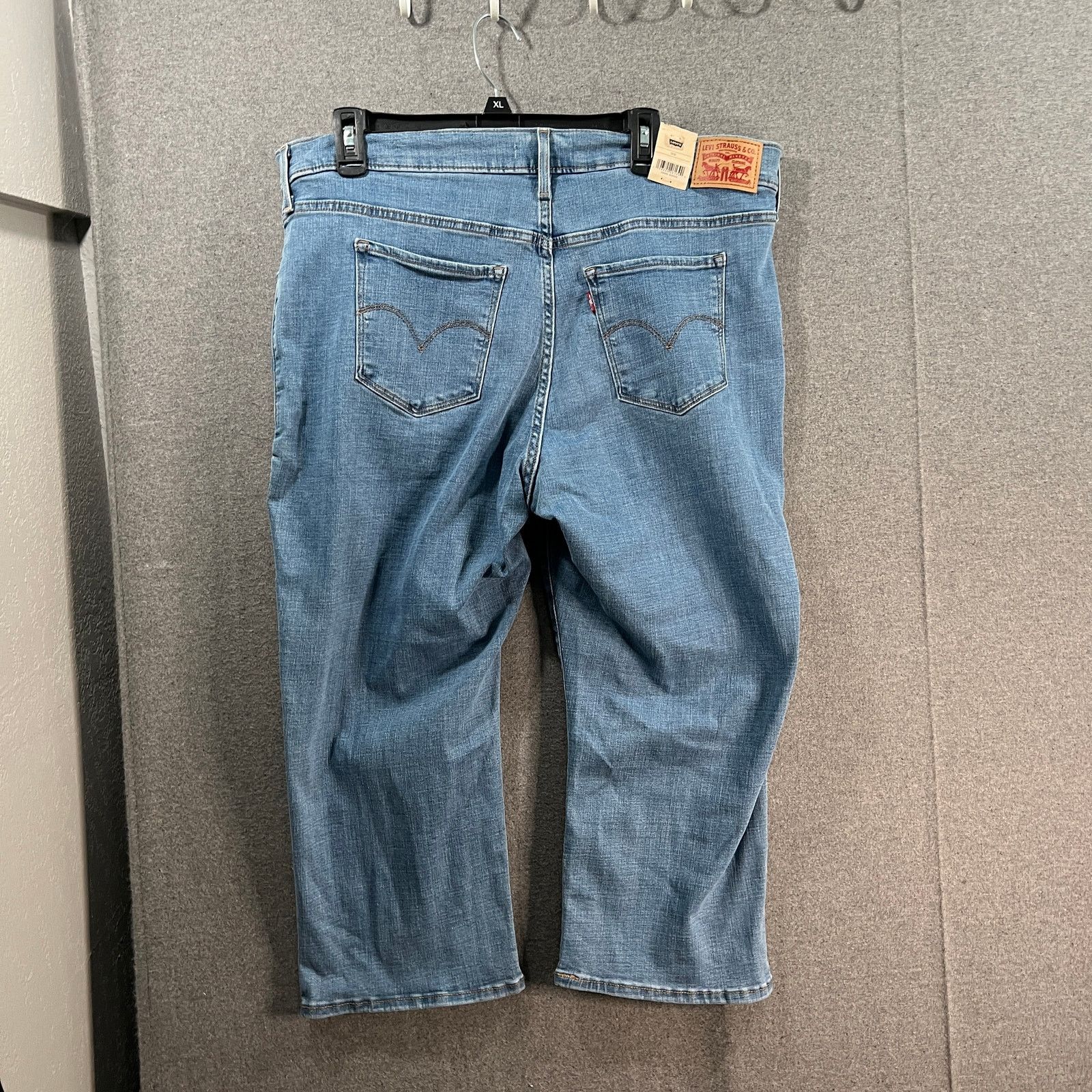 Other Levi's 311 Shaping Skinny Capri Women's Jeans Blue Denim Size 40" / US 18 - 2 Thumbnail