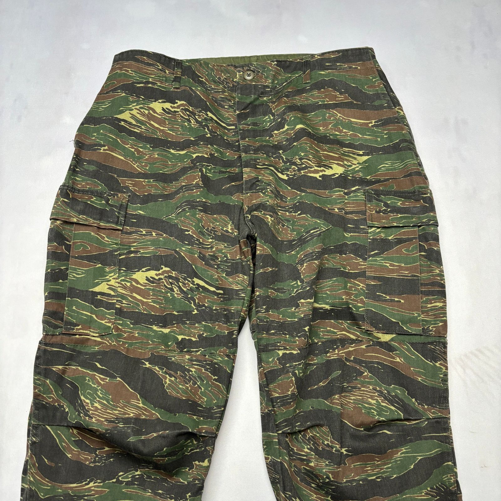 Vintage Vintage 70s Tiger Stripe US Military BDU Cargo Pants Men XL Size US 36 / EU 52 - 2 Thumbnail