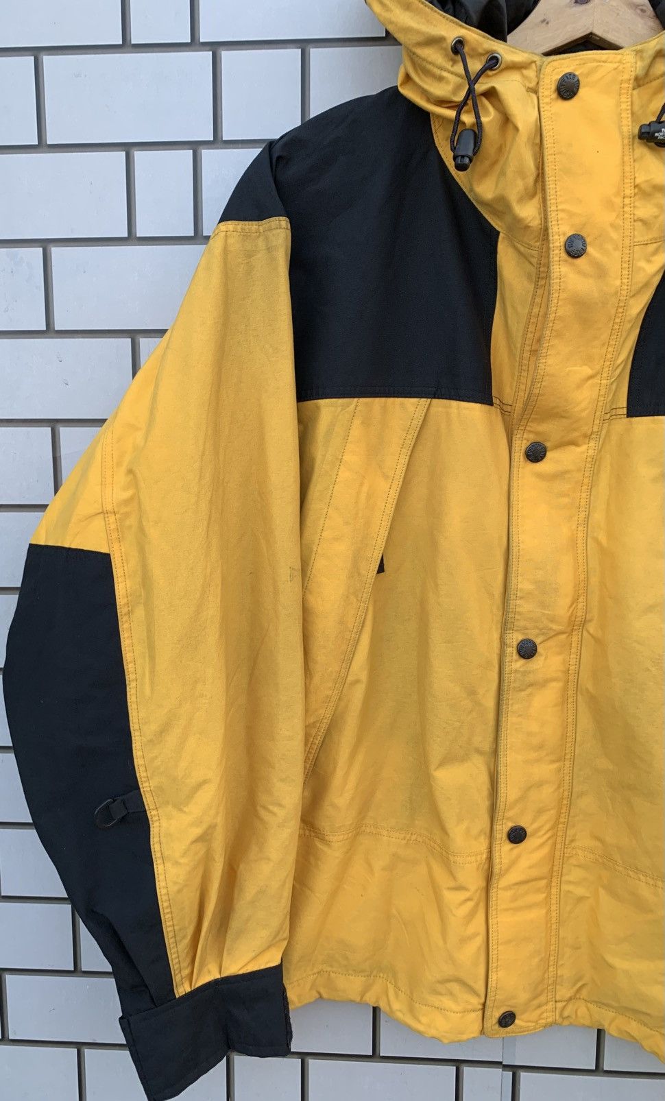 The North Face Vintage The North Face Gore-Tex Hoodie Jacket Size US L / EU 52-54 / 3 - 7 Thumbnail