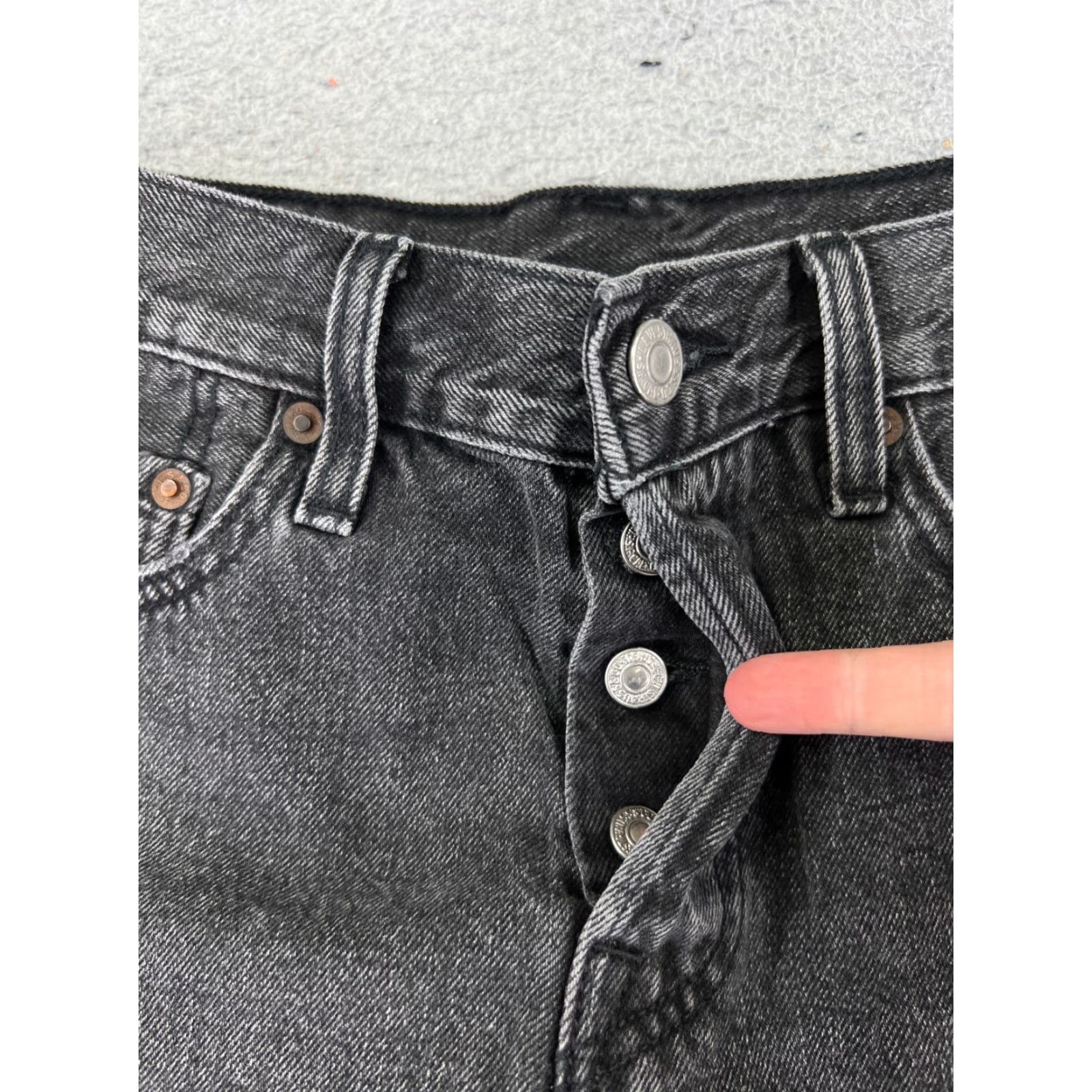 Levi's Levi's Women's Denim Shorts 24 Black Cut-Off Vintage Big E 501 Button Fly Casual Size 42" / US 20 - 6 Thumbnail