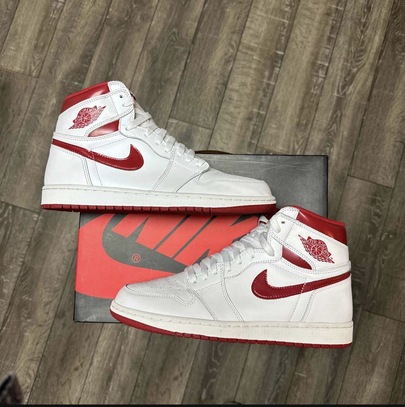 Air Jordan Retro High OG 'Metallic Red'