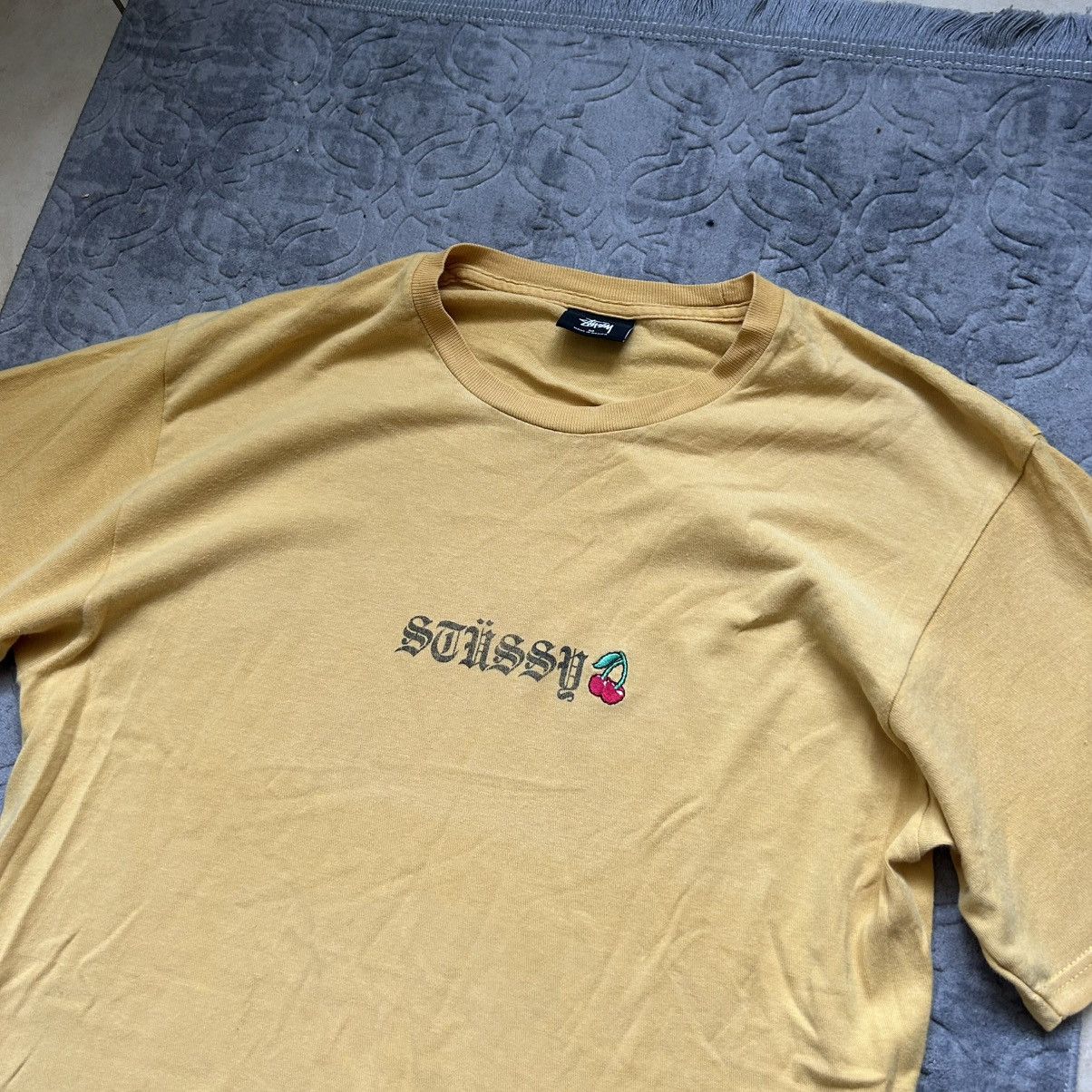 Stussy × Vintage Vintage Stussy t-shirt cherry yellow Size US M / EU 48-50 / 2 - 2 Thumbnail