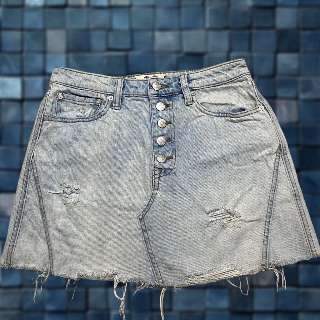 Vintage We the Free We the Free People Womens Skirt 28 Blue Denim Distressed Raw Hem Mini Short Bohemian Pockets Mens Womens Girls Girls Size 28" / US 6 / IT 42 - 1 Thumbnail